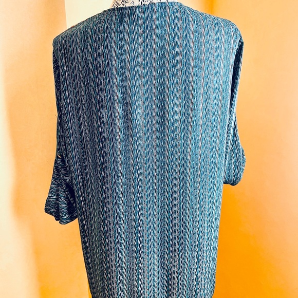 BEAUTIFUL BCBG DRAPE BLOUSE - Picture 3 of 7